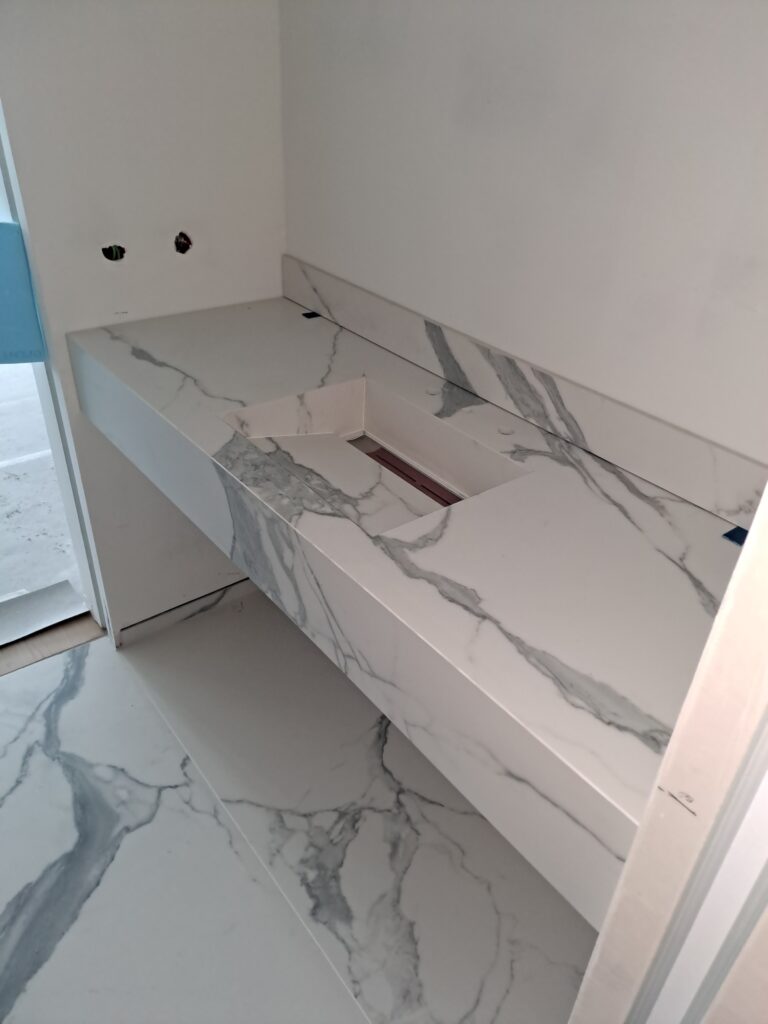 Designové umyvadlo – Strandkai, Hamburg, Německo